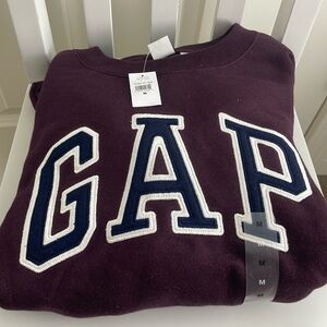 GAP logo crewneck